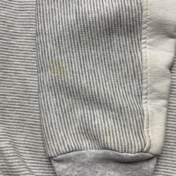 Vintage Hilton Active Apparel Big Apple Logo Grey Striped Crew Sweatshirt XL - Picture 14 of 15